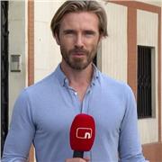 Profesor de oratoria, comunicación y periodismo. Profesional en activo con 15 años de experiencia en televisión y redes.